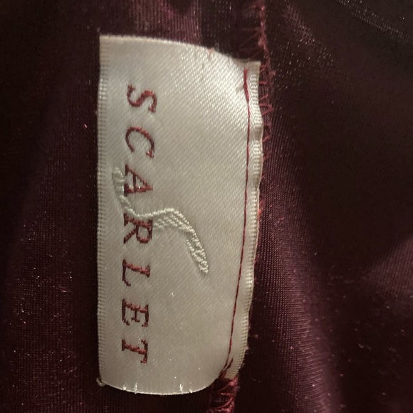 Deep red velvet mini dress - Picture 3 of 7